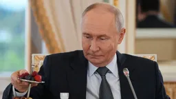 Путин провел встречу с Бегловым на полях ПМЭФ